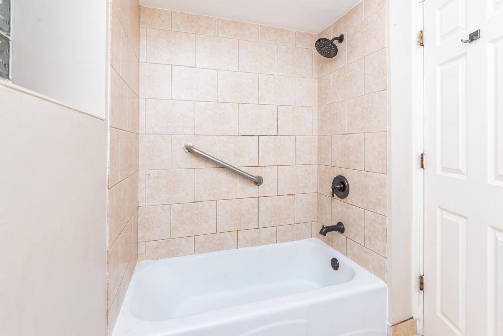 Apartment for rent at 2032 W Birchwood Ave #2, Chicago, IL 60645