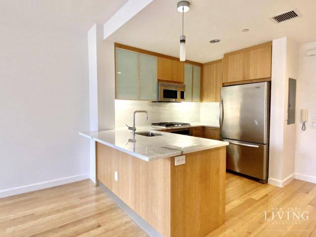 Apartment for rent at 300 N End Ave #9B, New York, NY 10280