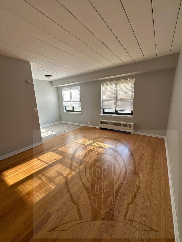 Apartment for rent at 1360 W Touhy Ave #101, Chicago, IL 60626