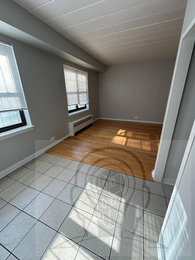 Apartment for rent at 1360 W Touhy Ave #101, Chicago, IL 60626