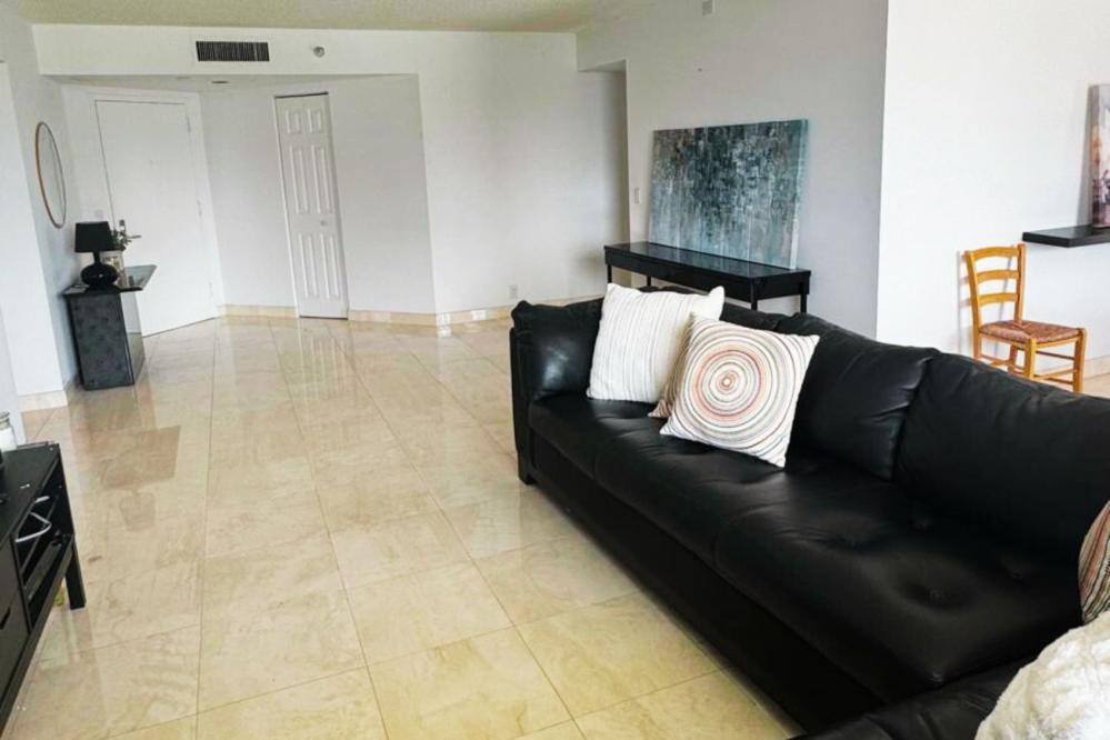 Apartment for rent at 3500 Mystic Pointe Dr #701, Miami Beach, FL 33141
