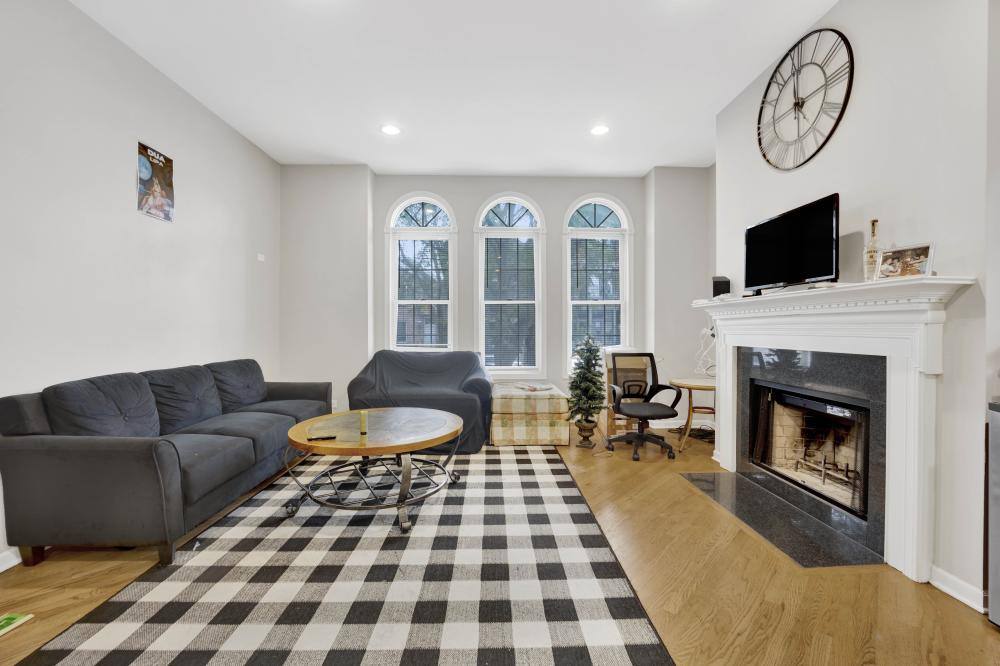 Apartment for rent at 1512 N Wood St #1S, Chicago, IL 60622