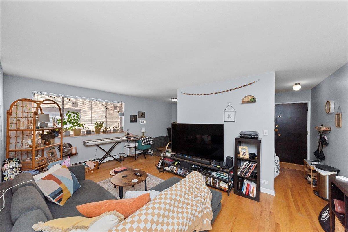 Apartment for rent at 541 W Oakdale Ave #320, Chicago, IL 60657