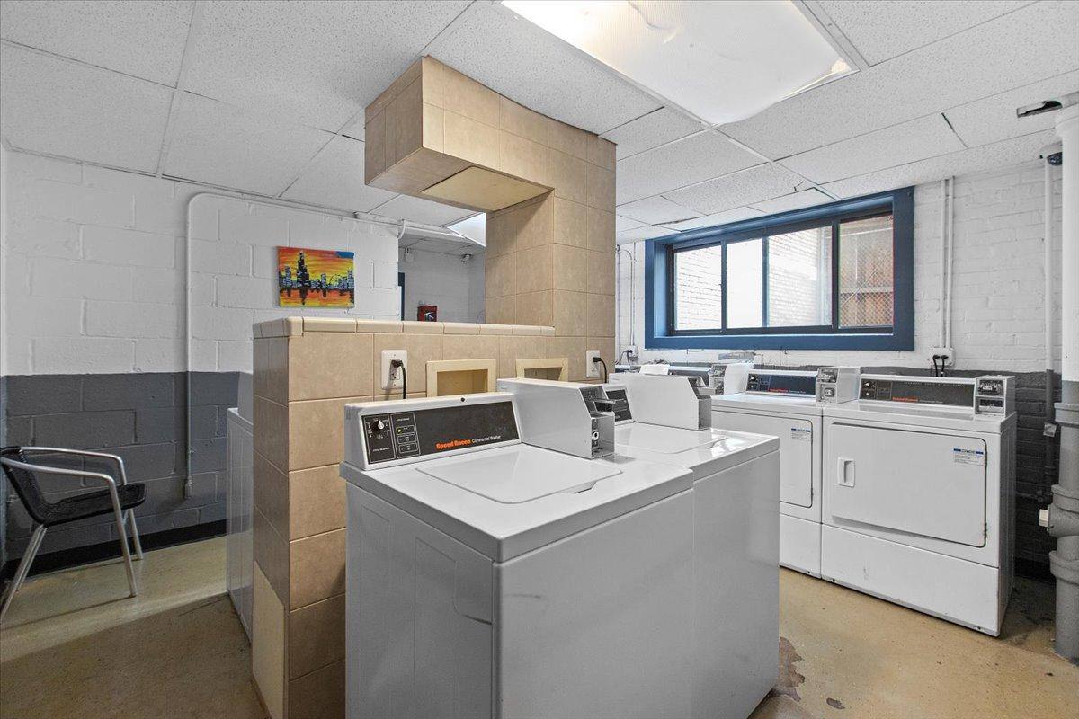 Apartment for rent at 541 W Oakdale Ave #320, Chicago, IL 60657