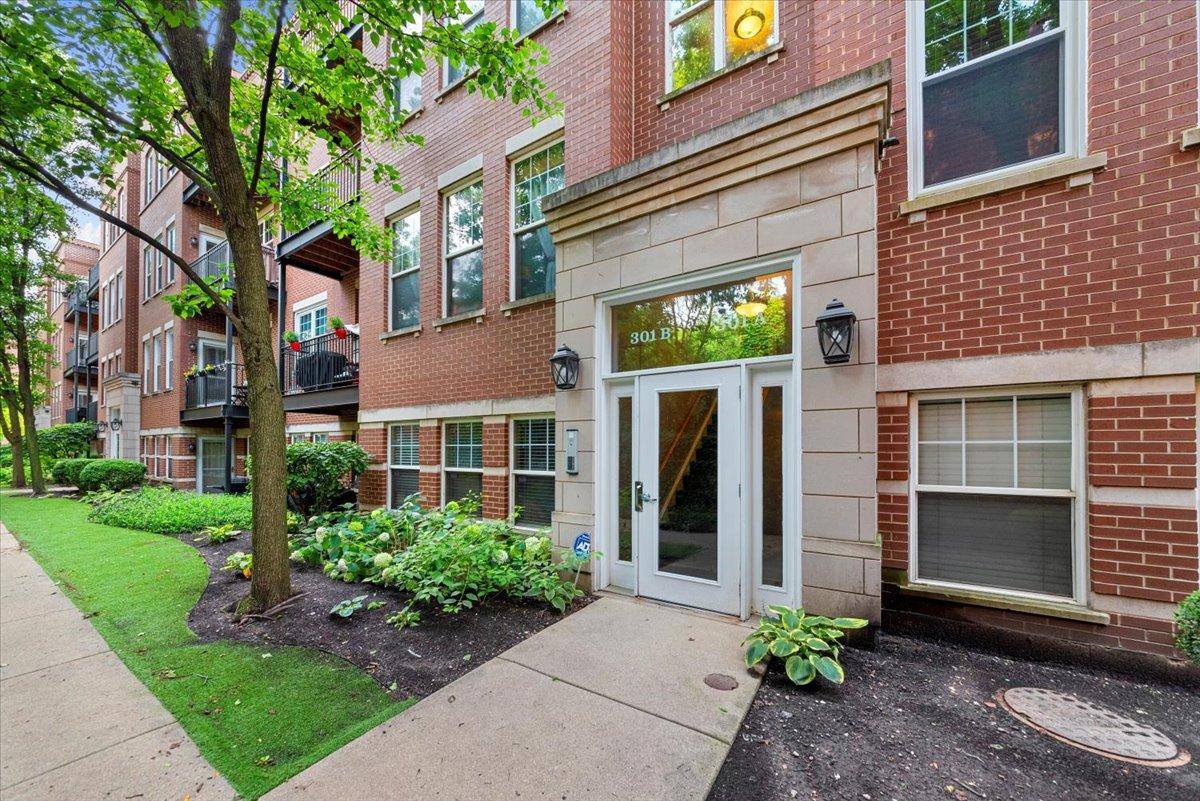 Condo for rent at 301 W Goethe #203, Chicago, IL 60610