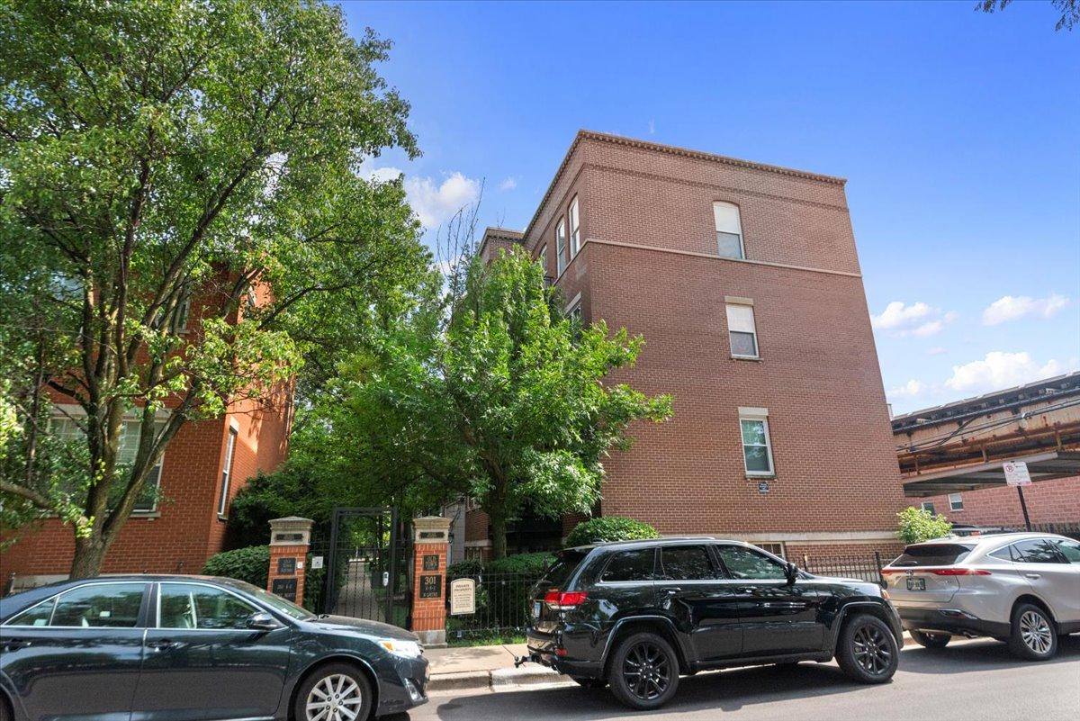 Condo for rent at 301 W Goethe #203, Chicago, IL 60610