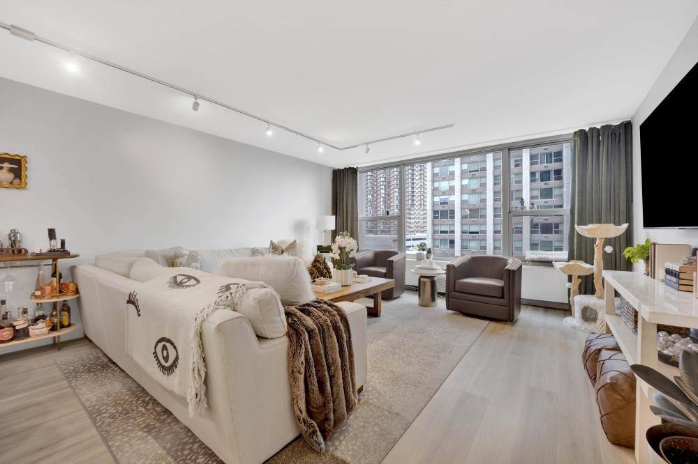 Apartment for rent at 3600 N Lake Shore Dr #608, Chicago, IL 60613