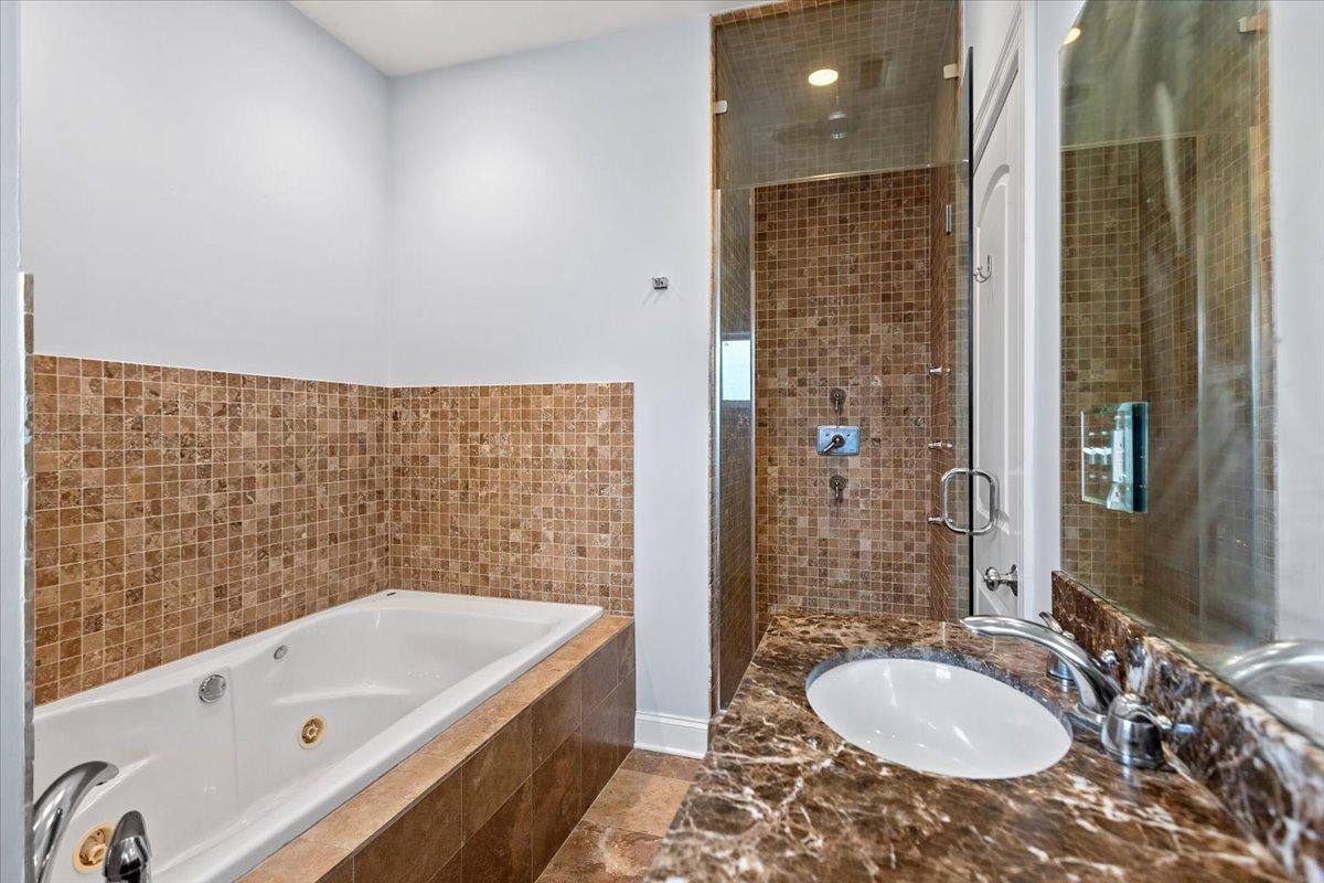 Condo for rent at 2118 W Rice #3, Chicago, IL 60622