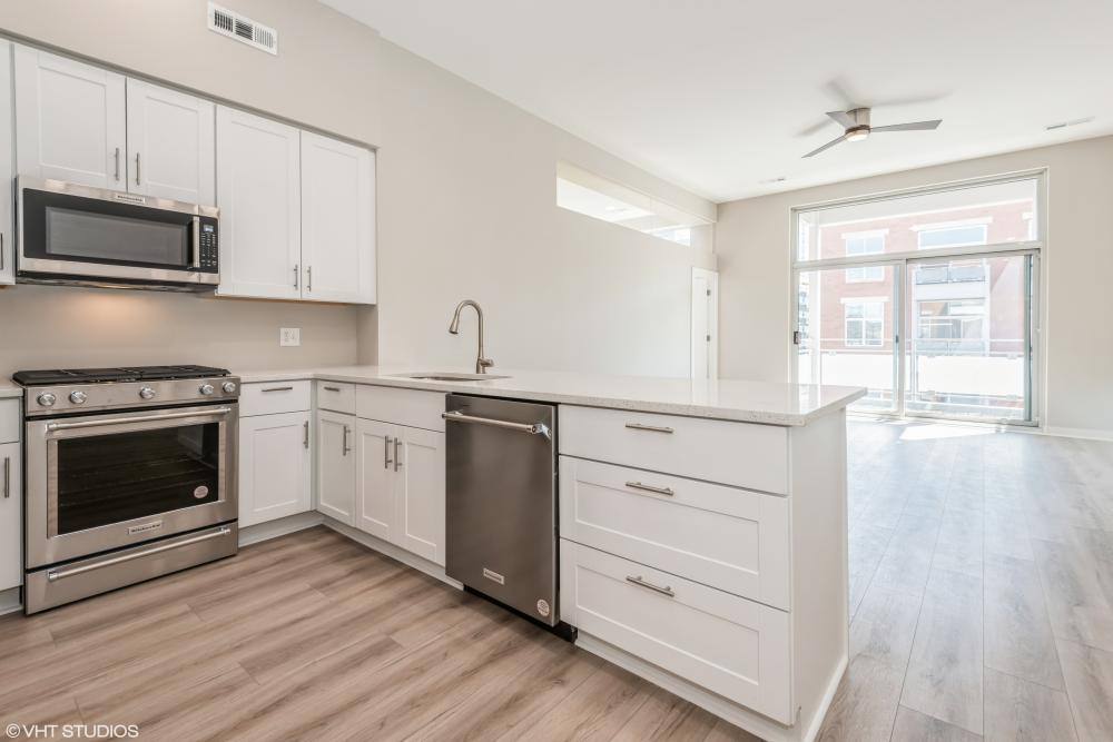 Apartment for rent at 949 W Madison St #502, Chicago, IL 60607