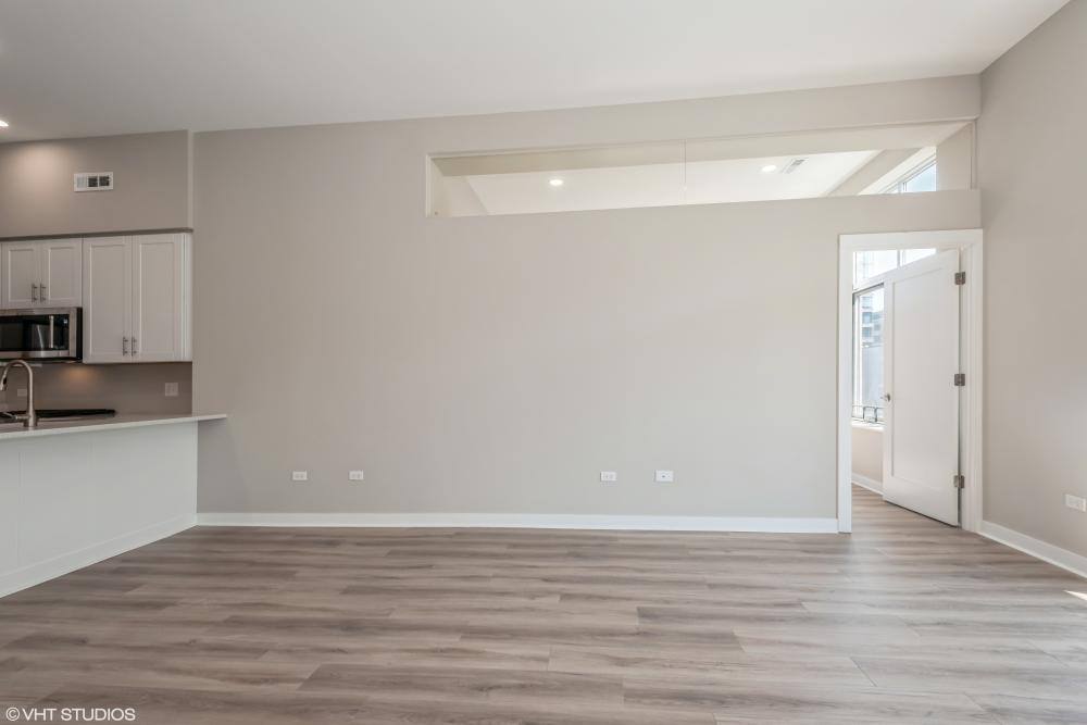 Apartment for rent at 949 W Madison St #502, Chicago, IL 60607
