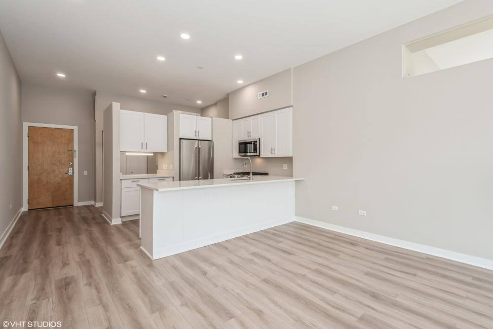 Apartment for rent at 949 W Madison St #502, Chicago, IL 60607
