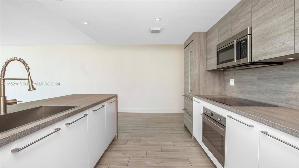 Apartment for rent at 400 SE Sunny Isles Blvd, North Miami Beach, FL 33160