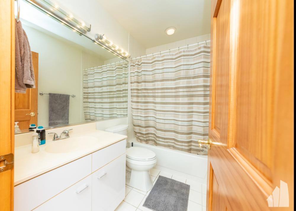 Townhouse for rent at 1133 W Cornelia #B, Chicago, IL 60657