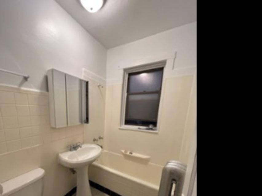 Apartment for rent at 5925 N Paulina #2E, Chicago, IL 60660