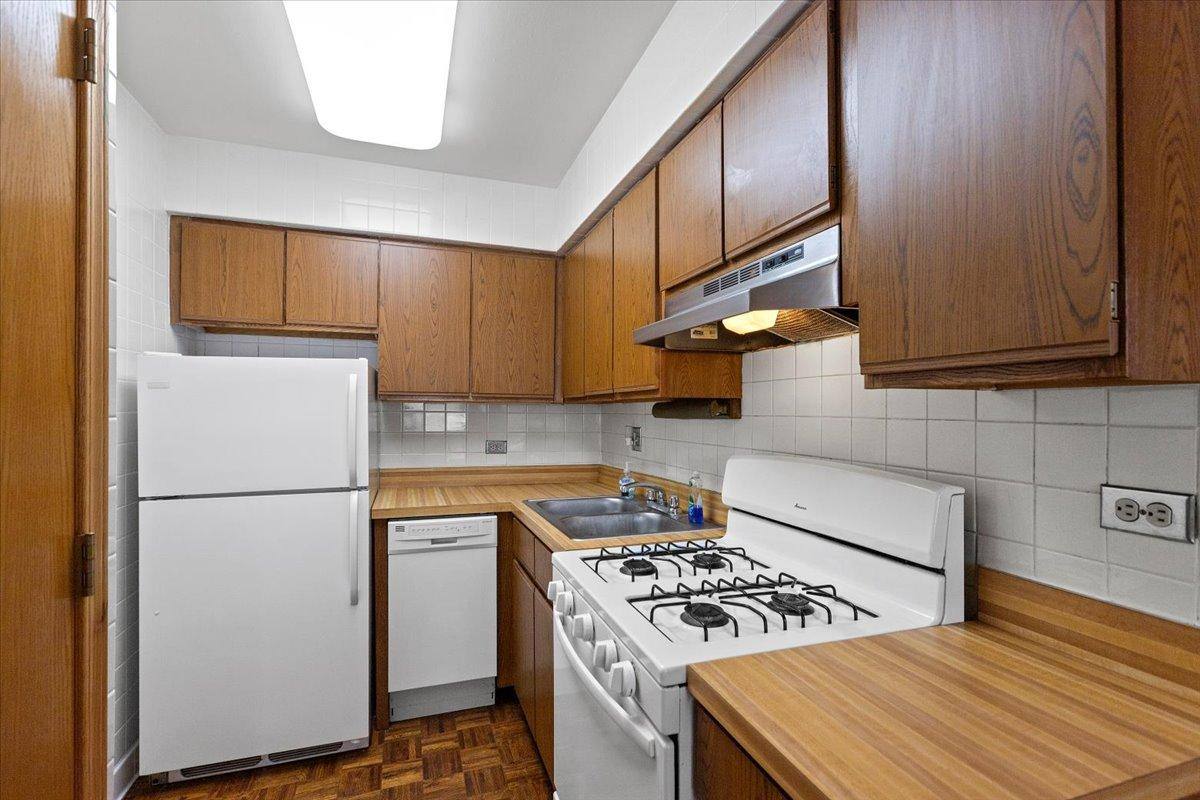 Apartment for rent at 417 W Roscoe #203, Chicago, IL 60657
