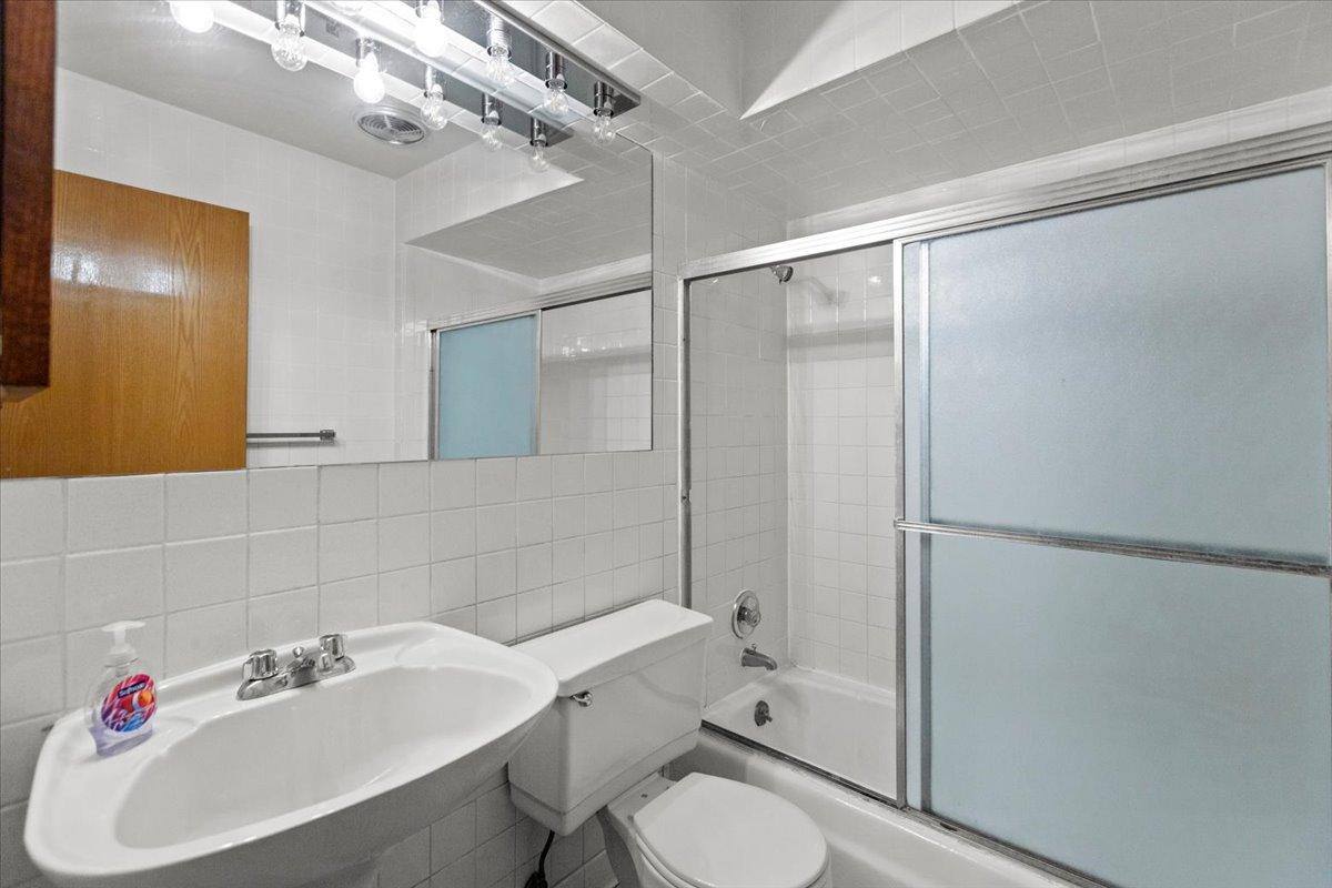 417 W Roscoe #203, Chicago, IL 60657 - Apartment for Rent - Image 5