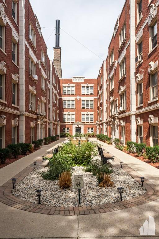 Apartment for rent at 544 W Surf St #E1, Chicago, IL 60657