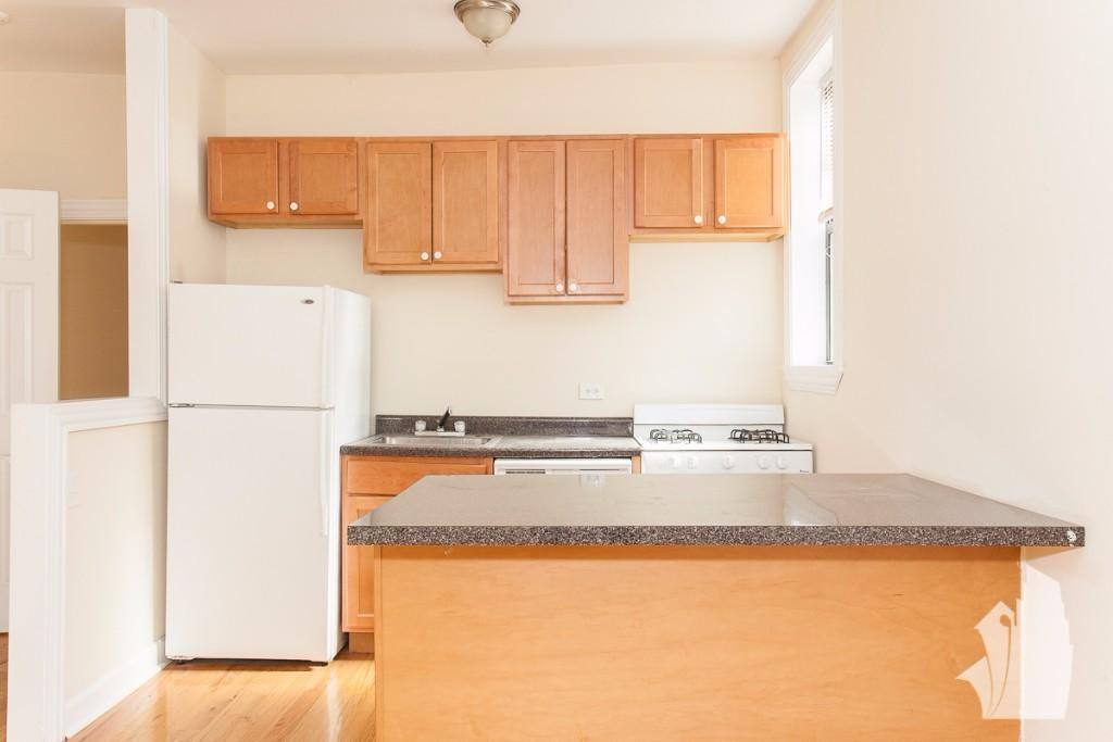 Apartment for rent at 725 W Barry Ave #B1, Chicago, IL 60657
