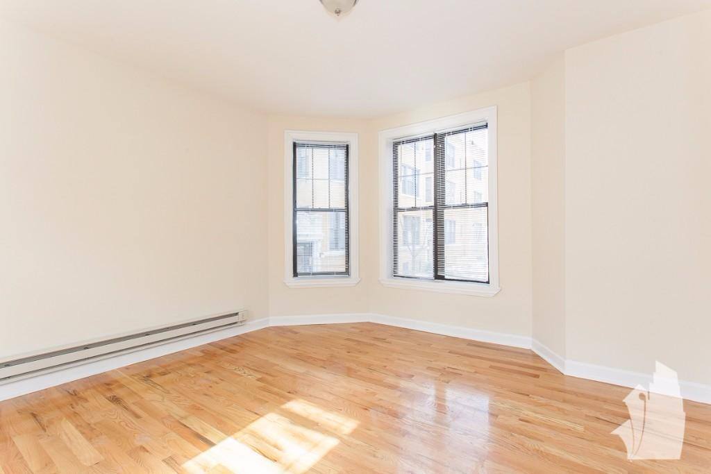 Apartment for rent at 725 W Barry Ave #B1, Chicago, IL 60657