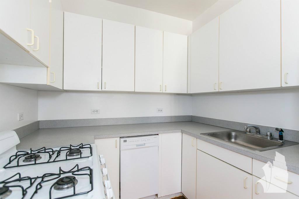 Apartment for rent at 816 W Waveland Ave #30, Chicago, IL 60613