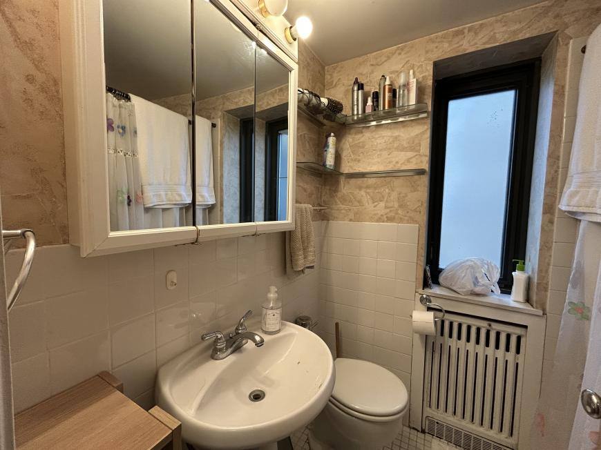 Apartment for rent at 5056 N Marine #A5, Chicago, IL 60640