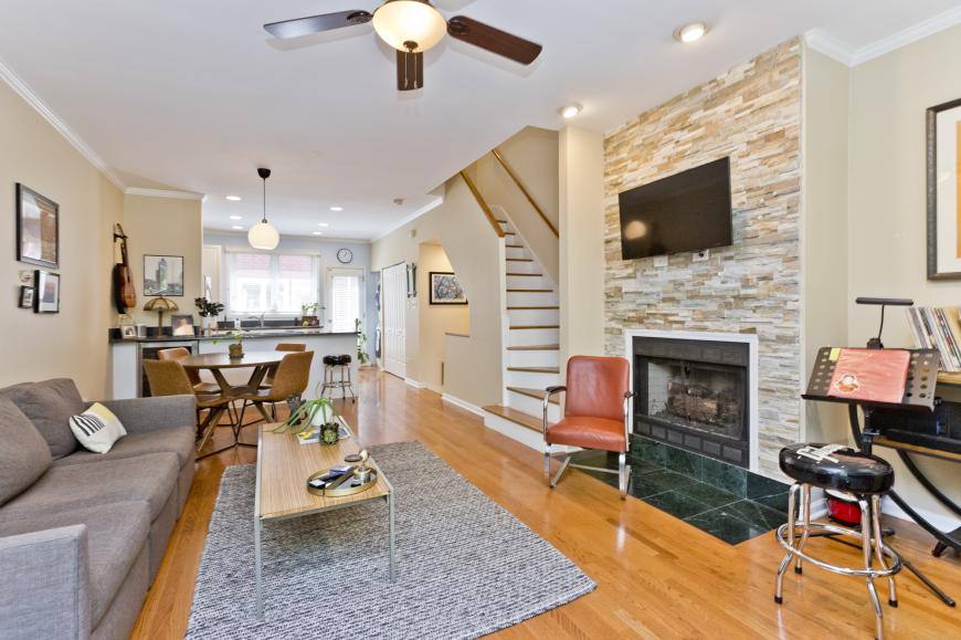 Townhouse for rent at 1827 W Oakdale, Chicago, IL 60657