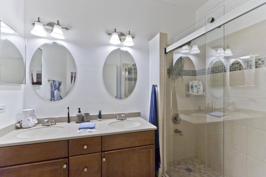 Townhouse for rent at 1827 W Oakdale, Chicago, IL 60657