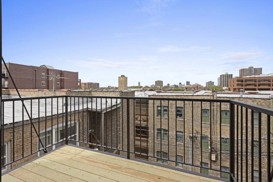 Apartment for rent at 904 W Dakin St #202, Chicago, IL 60613