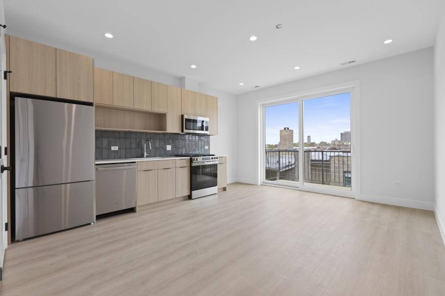 Apartment for rent at 904 W Dakin St #202, Chicago, IL 60613