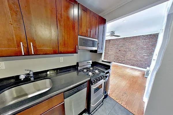 Apartment for rent at 326 E 100th St #2B, New York, NY 10029