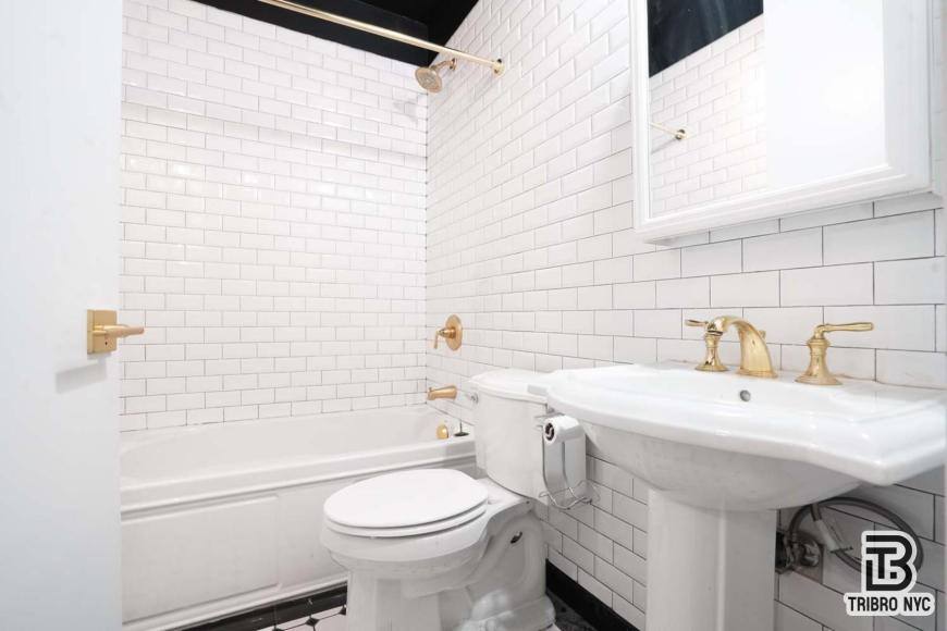 Apartment for rent at 489 Washington St #2E, New York, NY 10014