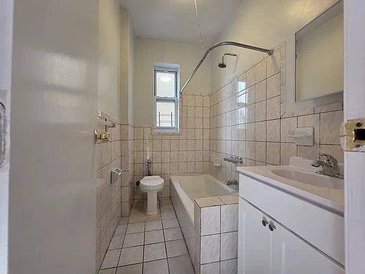 Apartment for rent at 233 W St #3E, Bronx, NY 10463