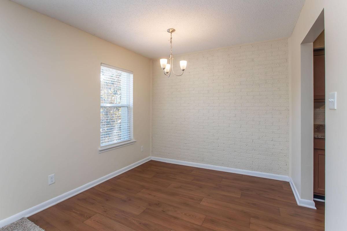 Apartment for rent at Oak Grove Place, 2000 Oak Grove Rd, Hattiesburg, MS 39402