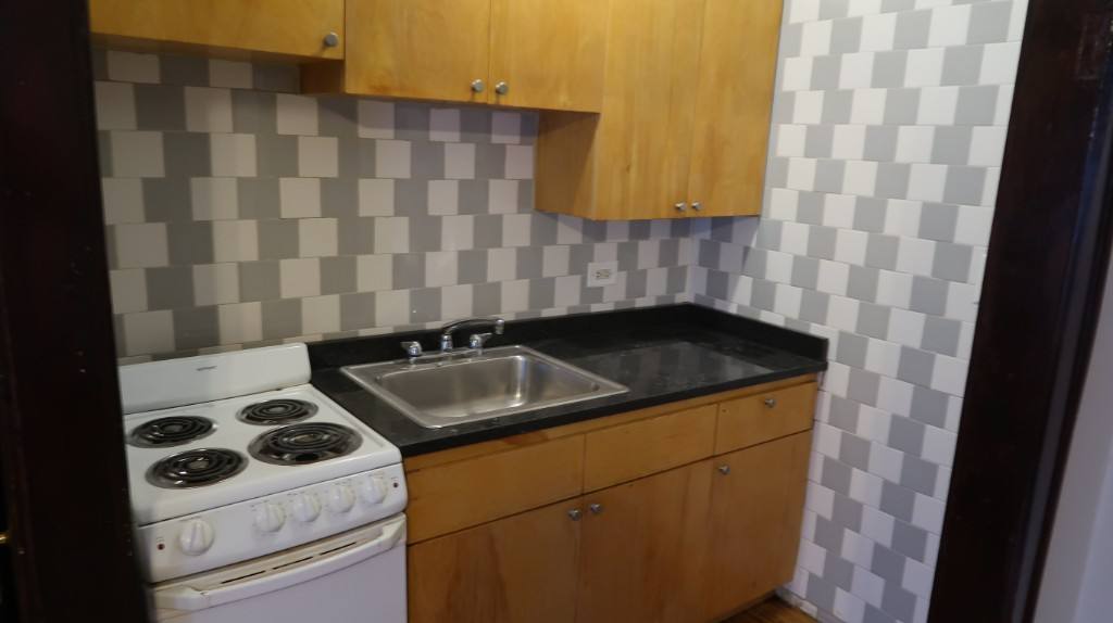 Apartment for rent at 846 W Montrose, Chicago, IL 60626