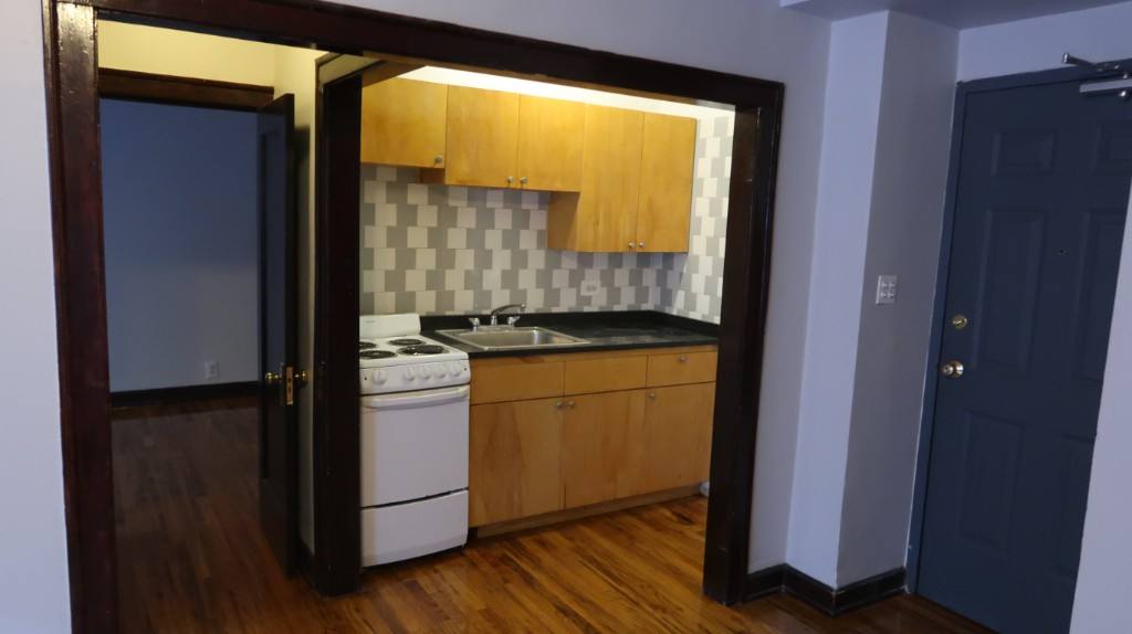 Apartment for rent at 846 W Montrose, Chicago, IL 60626