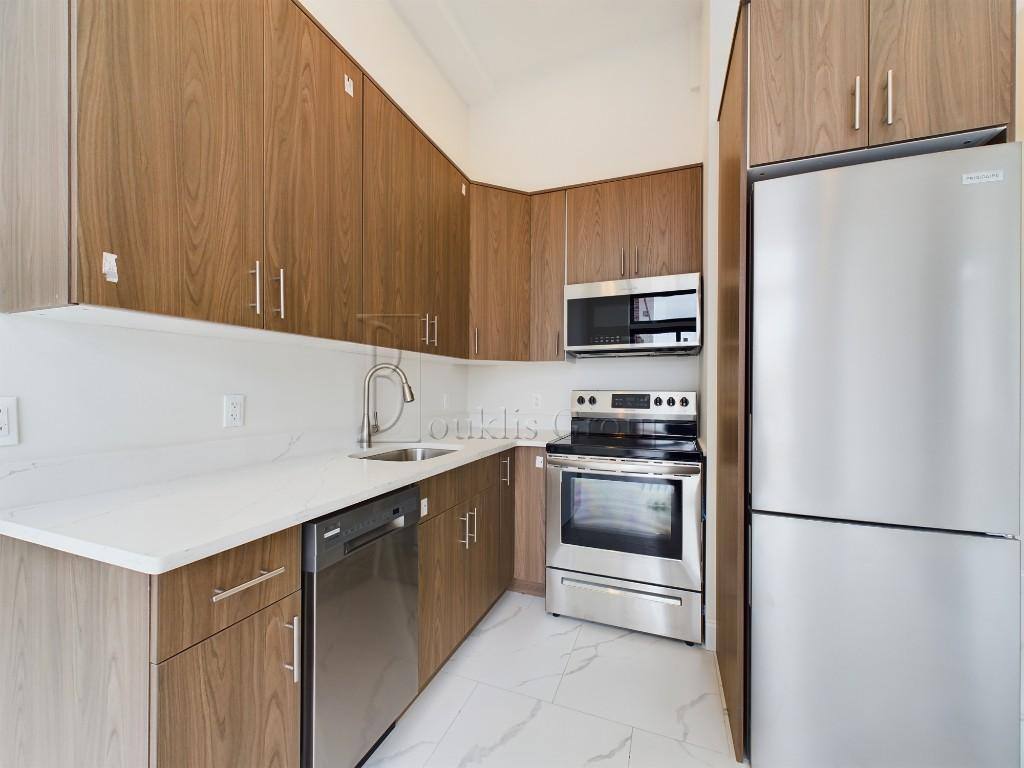 Apartment for rent at 31-25 28th Rd, Astoria, NY 11102
