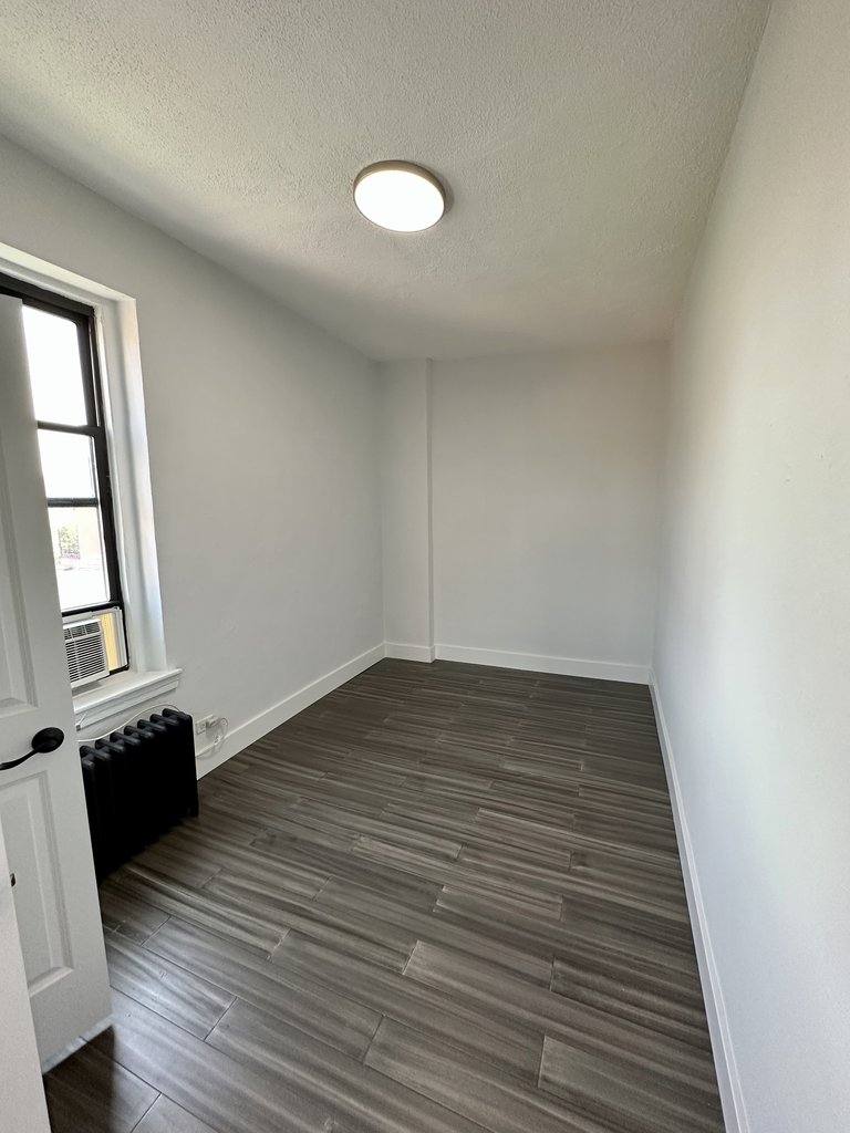 Apartment for rent at 170 E 100th St #5F, New York, NY 10029