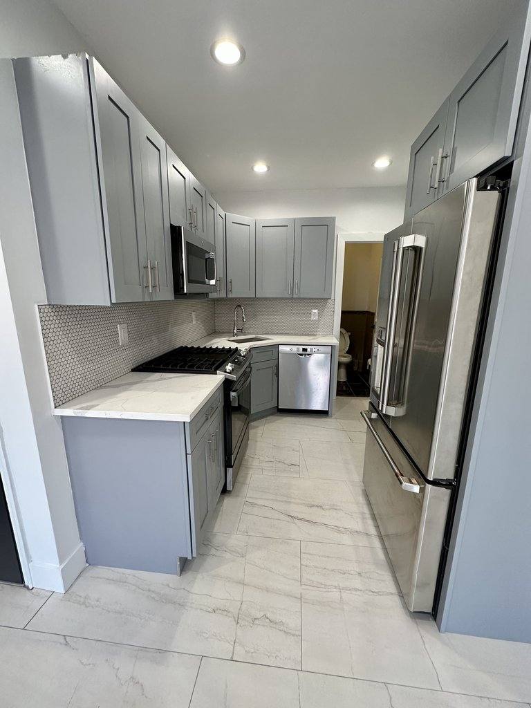 Apartment for rent at 170 E 100th St #5F, New York, NY 10029