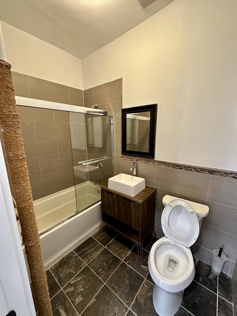 Apartment for rent at 170 E 100th St #5F, New York, NY 10029