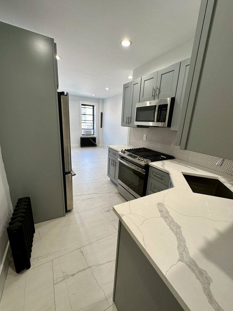Apartment for rent at 170 E 100th St #5F, New York, NY 10029