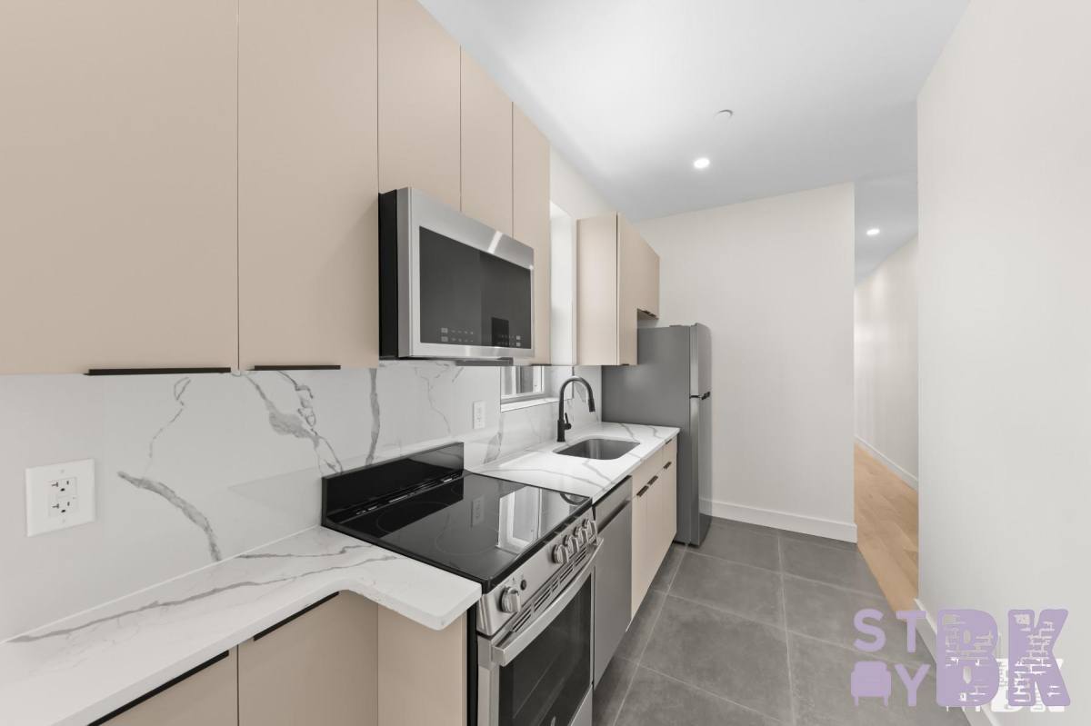 Apartment for rent at 72-50 66th St #3R, Ridgewood, NY 11385