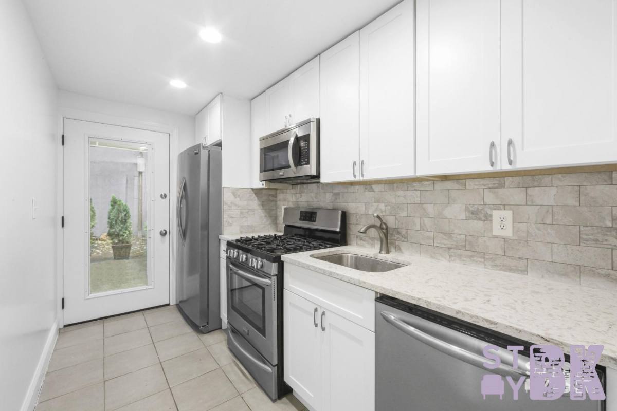 Apartment for rent at 109 Albany Ave #1, Brooklyn, NY 11213
