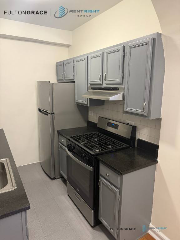 Apartment for rent at 426 W Briar Place #C4, Chicago, IL 60657
