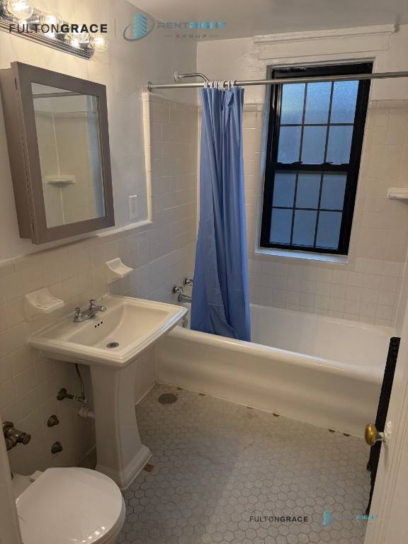 Apartment for rent at 426 W Briar Place #C4, Chicago, IL 60657