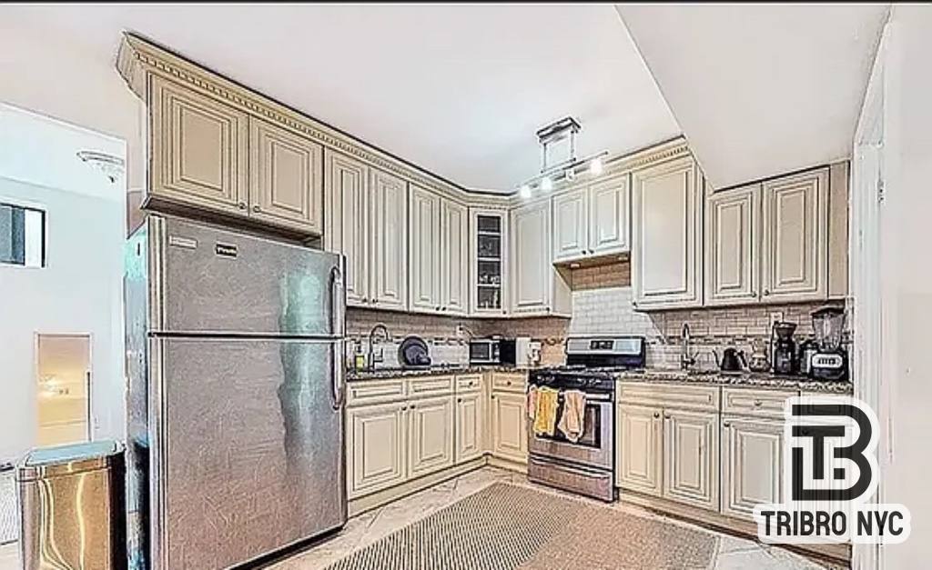 Apartment for rent at 277 Classon #1A, Brooklyn, NY 11205