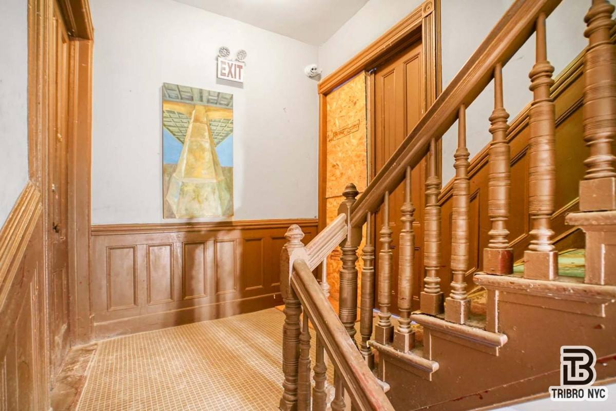 Apartment for rent at 60-42 Grove St #2R, Ridgewood, NY 11385