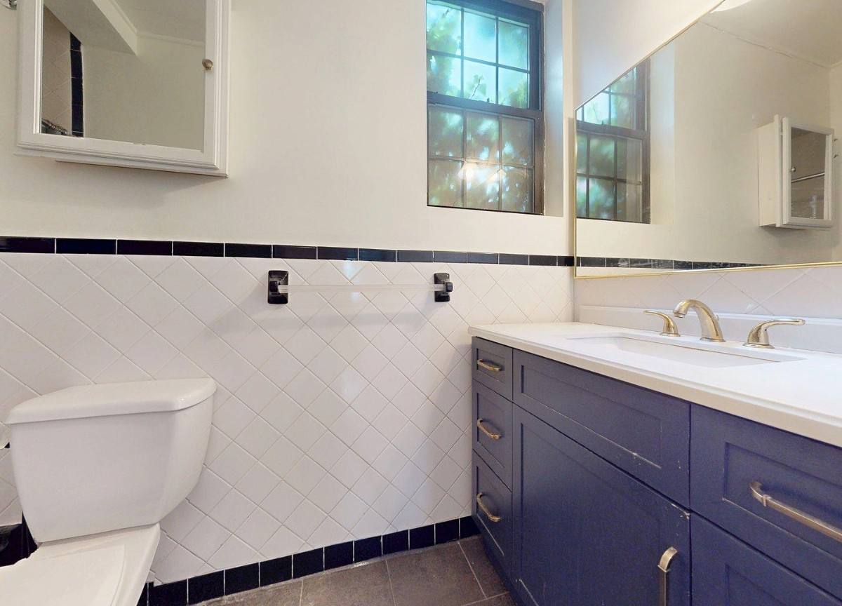 Townhouse for rent at 129 E 10th St #4, New York, NY 10003