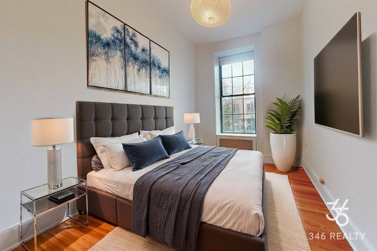 Townhouse for rent at 129 E 10th St #4, New York, NY 10003