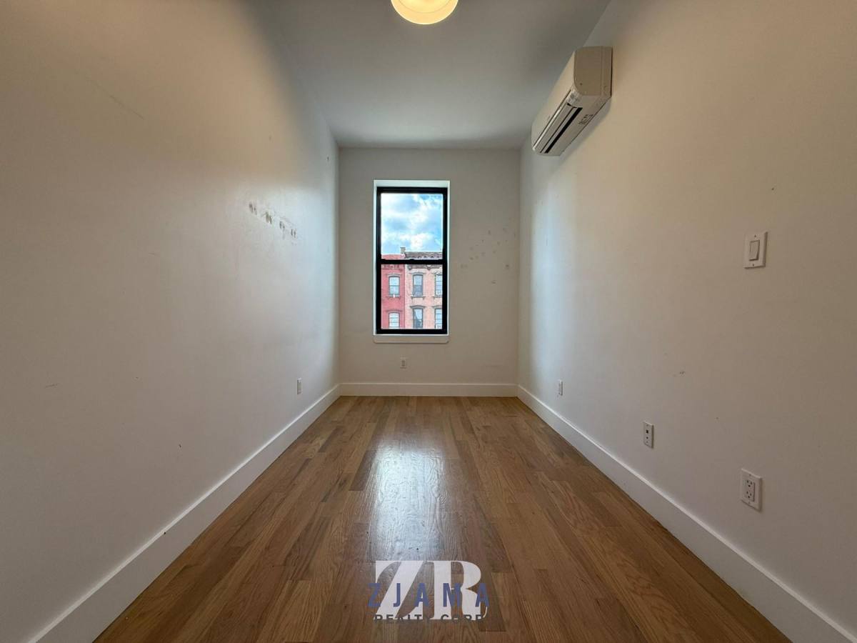 Apartment for rent at 104 Graham Ave #3R, Brooklyn, NY 11206