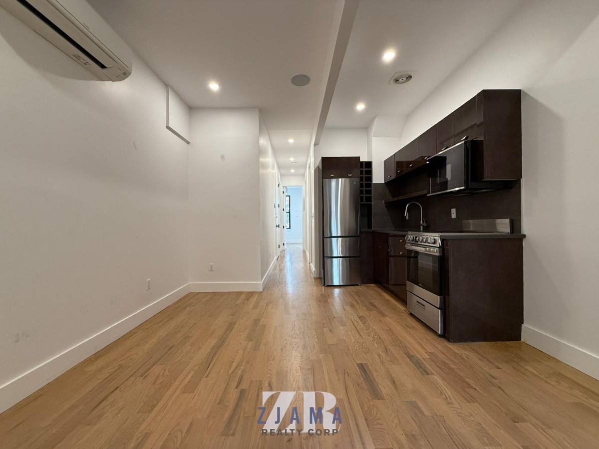 Apartment for rent at 104 Graham Ave #3R, Brooklyn, NY 11206